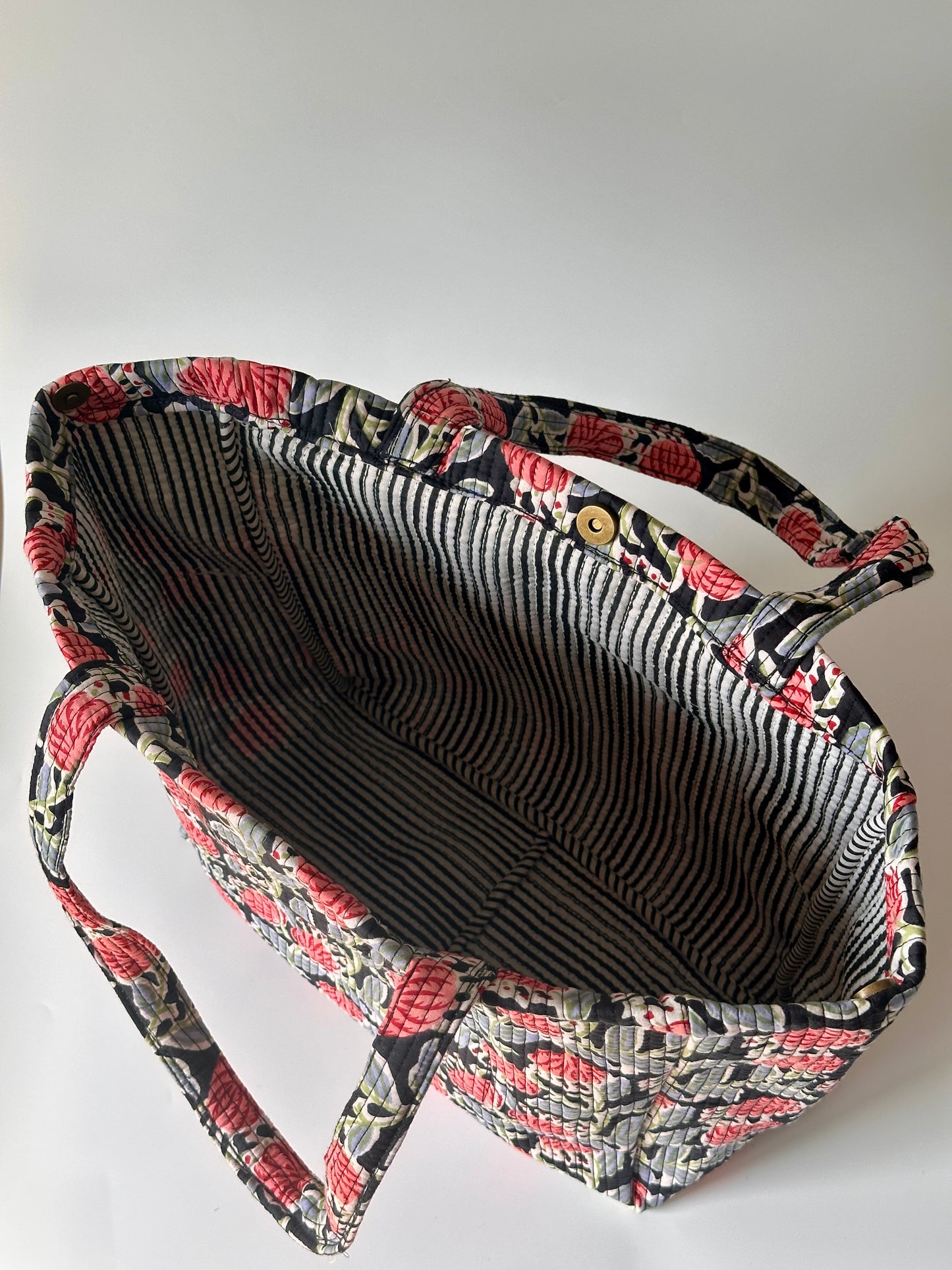Tulip Black Round Tote